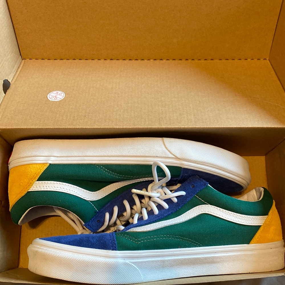 MEN AND WOMAN VAN SHOES